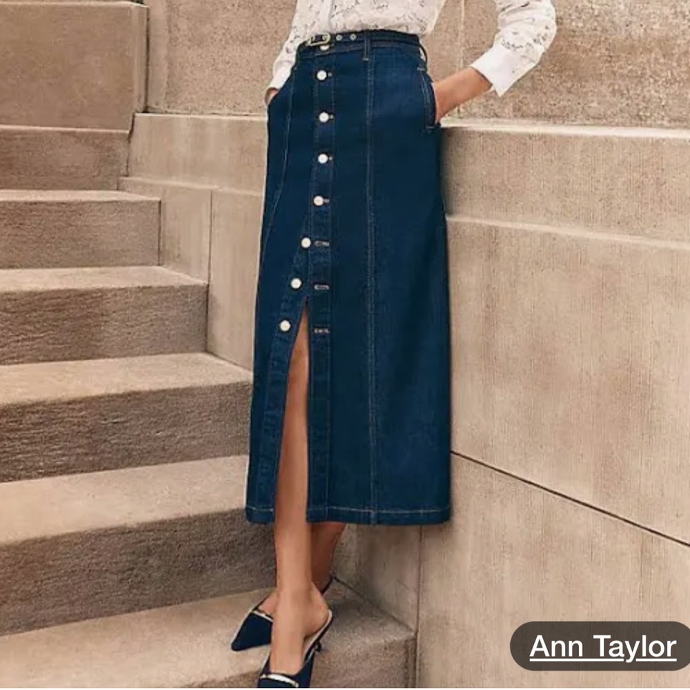 Ann Taylor belted denim skirt in class rinse - Picture 2 of 7